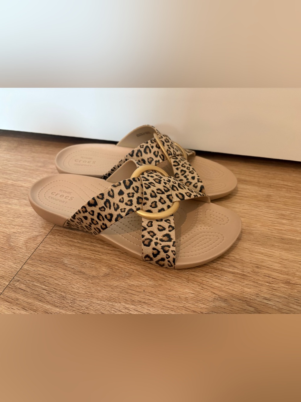 CROCS Serena Leopard Printed Tan Criss Cross Strap Slides with Gold Ring 10 - Picture 12 of 12